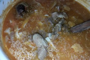 Ciorba de porc cu taietei de casa