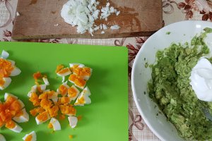 Salata de oua cu avocado