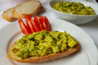 Salata de oua cu avocado