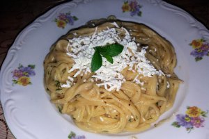 Spaghete cu branza si marar