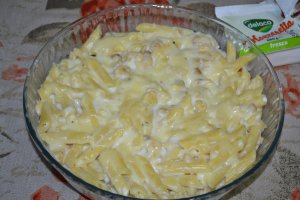 Paste cu sos bechamel, ciuperci si mozzarella