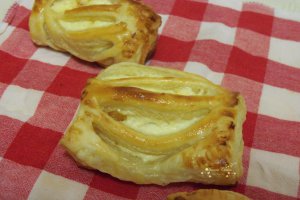 Desert foietaj cu branza dulce