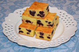 Desert prajitura cu urda si cirese