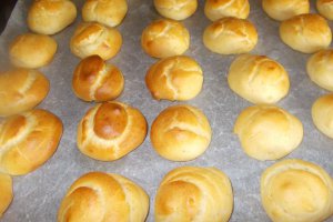 Desert profiterol cu crema de ciocolata si mascarpone