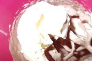 Desert profiterol cu crema de ciocolata si mascarpone