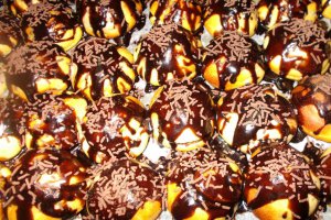Desert profiterol cu crema de ciocolata si mascarpone
