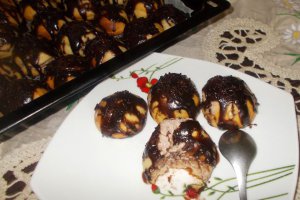 Desert profiterol cu crema de ciocolata si mascarpone