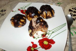 Desert profiterol cu crema de ciocolata si mascarpone