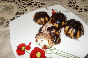 Desert profiterol cu crema de ciocolata si mascarpone