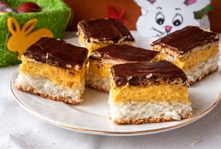 Desert prajitura cu nuca de cocos si crema de vanilie