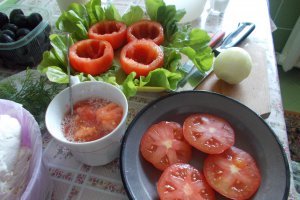 Aperitiv rosii umplute cu branza