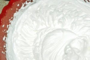 Desert tort cu crema de branza si jeleu de fructe