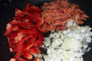 Tocanita cu legume si carne de porc