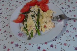Aperitiv frittata cu sparanghel
