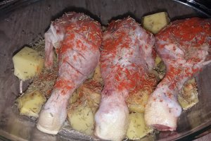 Cartofi cu rozmarin si carne de pui