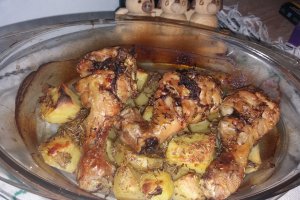 Cartofi cu rozmarin si carne de pui