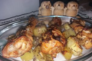 Cartofi cu rozmarin si carne de pui