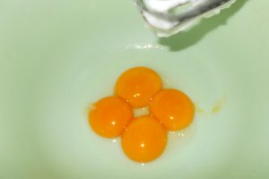 Desert briose cu fructe confiate si banuti de ciocolata
