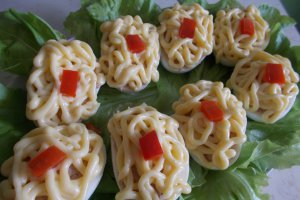 Aperitiv oua umplute