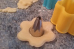 Desert biscuiti cu gem de zmeura