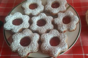 Desert biscuiti cu gem de zmeura