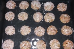 Chiftele la cuptor cu sos marinat