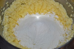 Desert prajitura cu urda si capsuni