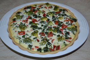 Tarta cu broccoli, ardei, spanac si iaurt