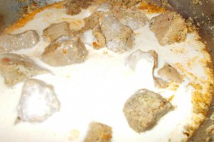 Pulpa de porc in sos de smantana cu piure de cartofi