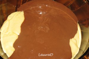 Chec cu zmeura, ciocolata si caramel