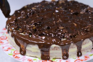 Desert tort cu nuca si crema de vanilie