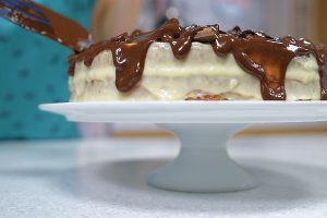 Desert tort cu nuca si crema de vanilie