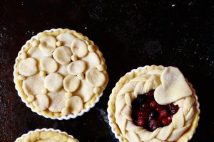 Desert mini tarte cu fructe de padure