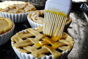 Desert mini tarte cu fructe de padure