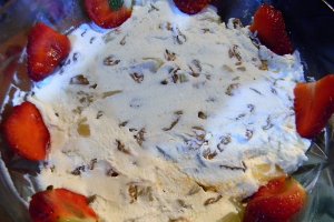 Desert cu piscoturi si panettone