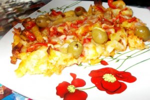 Pizza pe pat de cartofi prajiti cu mozzarella