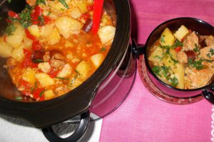 Gulas de porc la slow cooker Crock-Pot