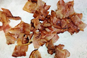 Penne cu sos de rosii si bacon