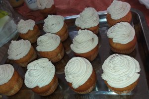 Desert briose cu crema caramel si ness