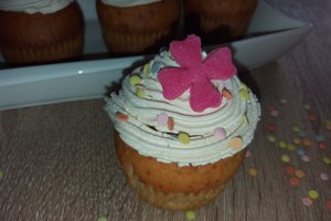Desert briose cu crema caramel si ness