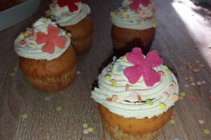 Desert briose cu crema caramel si ness