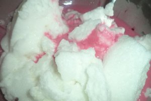 Desert prajitura multicolora cu jeleu de capsuni