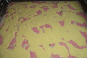 Desert prajitura multicolora cu jeleu de capsuni