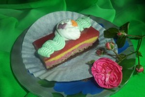 Desert prajitura multicolora cu jeleu de capsuni