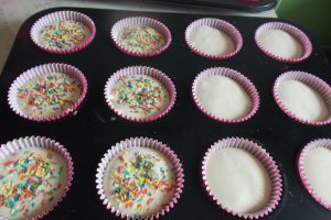 Desert briose pufoase cu ciocolata, pentru cafea