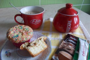 Desert briose pufoase cu ciocolata, pentru cafea