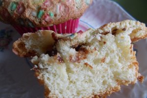 Desert briose pufoase cu ciocolata, pentru cafea