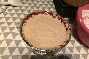 Desert tort de ciocolata si capsuni