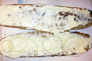 Sandvis cu pastrama de vita