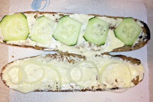 Sandvis cu pastrama de vita